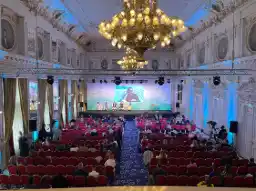 Díszletbe épített LED óriáskivetítő